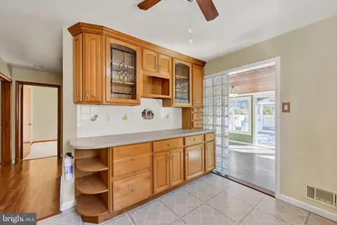 Entry Way - 245 Carvel Rd, Pasadena, MD 21122 photo 1 of 1