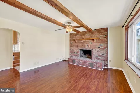 Living - 245 Carvel Rd, Pasadena, MD 21122 photo 1 of 3