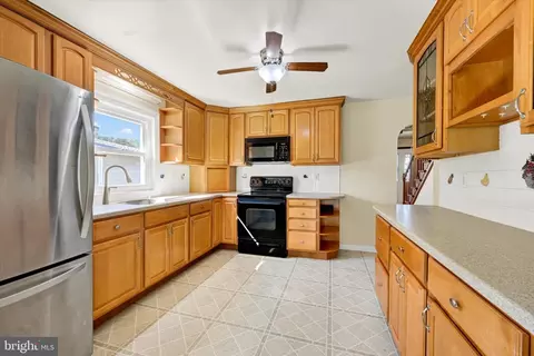 Kitchen - 245 Carvel Rd, Pasadena, MD 21122 photo 2 of 3