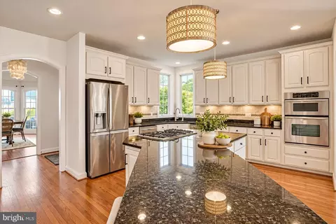 Kitchen - 27 Hunting Ct, Edgewater, MD 21037 photo 7 of 8