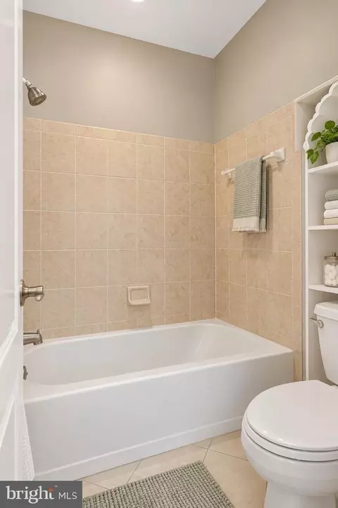 Bath - 27 Hunting Ct, Edgewater, MD 21037 photo 3 of 5