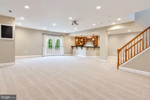 Living - 27 Hunting Ct, Edgewater, MD 21037 photo 5 of 6
