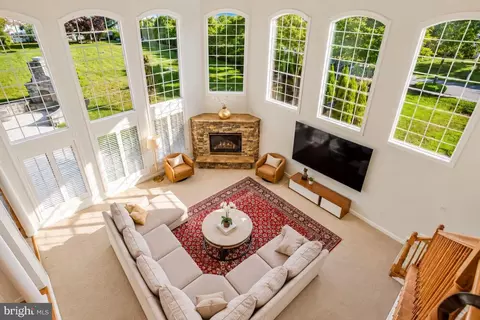 Living - 27 Hunting Ct, Edgewater, MD 21037 photo 3 of 6