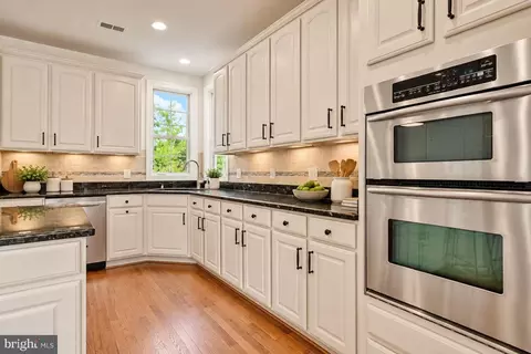 Kitchen - 27 Hunting Ct, Edgewater, MD 21037 photo 3 of 8