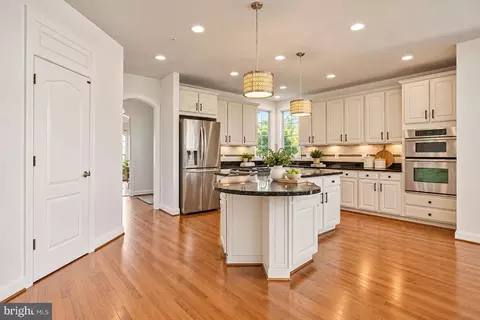 Kitchen - 27 Hunting Ct, Edgewater, MD 21037 photo 2 of 8