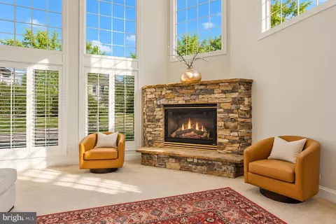 Living - 27 Hunting Ct, Edgewater, MD 21037 photo 2 of 6