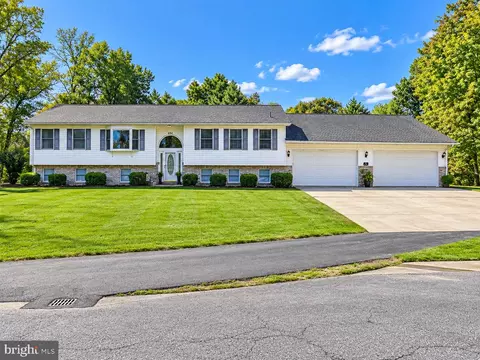 694 Quail Dr, Glen Burnie, MD 21061