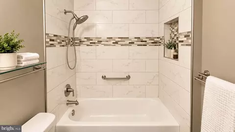 Bath - 1729 Aberdeen Cir, Crofton, MD 21114 photo 2 of 3