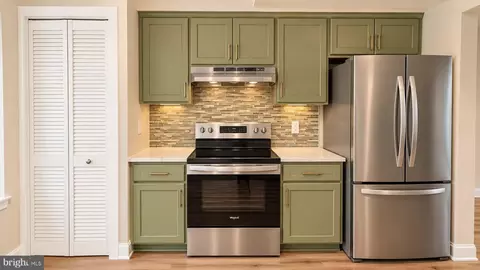 Kitchen - 1729 Aberdeen Cir, Crofton, MD 21114 photo 2 of 3