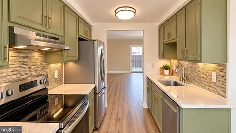Kitchen - 1729 Aberdeen Cir, Crofton, MD 21114 photo 3 of 3