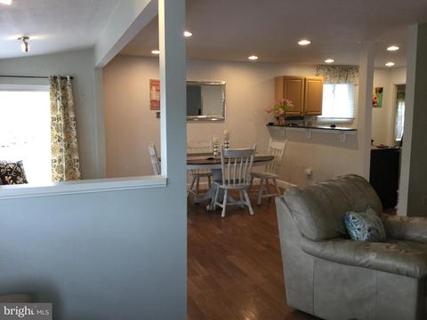 126 Roland Rd, Pasadena, MD 21122 photo 5
