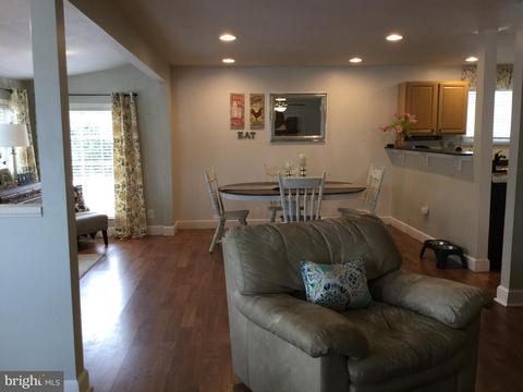 126 Roland Rd, Pasadena, MD 21122 photo 4