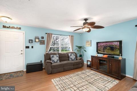 8101 Gray Stone Ln, Pasadena, MD 21122 photo 4