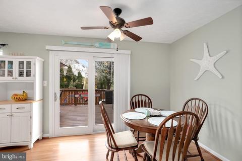 8101 Gray Stone Ln, Pasadena, MD 21122 photo 10