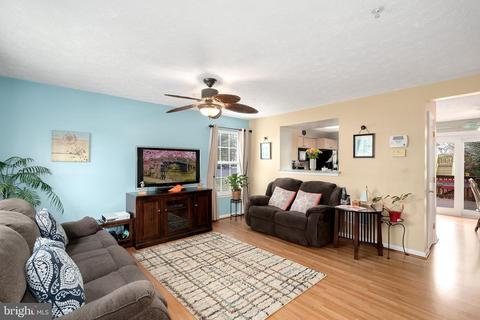 8101 Gray Stone Ln, Pasadena, MD 21122 photo 3