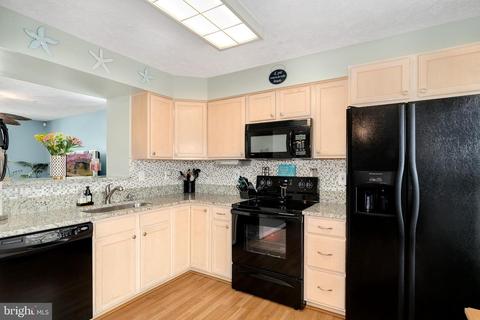 8101 Gray Stone Ln, Pasadena, MD 21122 photo 6