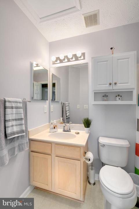 8101 Gray Stone Ln, Pasadena, MD 21122 photo 15
