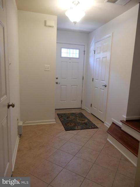 761 Cherry Bark Ln, Baltimore, MD 21225 photo 4