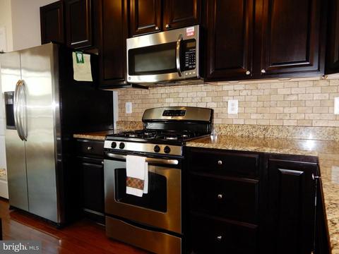 761 Cherry Bark Ln, Baltimore, MD 21225 photo 10