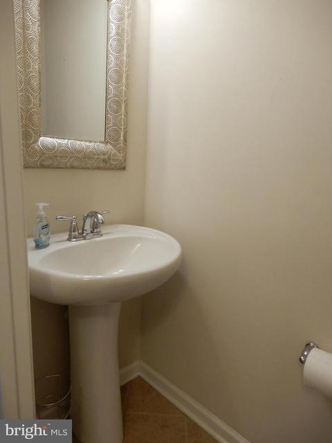 761 Cherry Bark Ln, Baltimore, MD 21225 photo 5