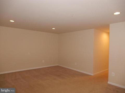 761 Cherry Bark Ln, Baltimore, MD 21225 photo 8