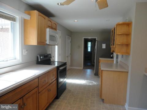 7618 1st St, Pasadena, MD 21122 photo 4