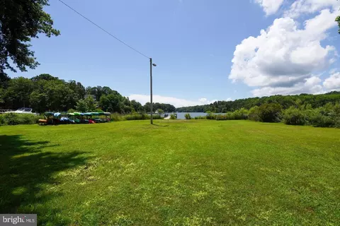 Exterior - 901 Bear Neck Ct, Edgewater, MD 21037 photo 4 of 5