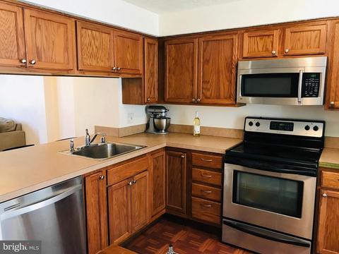 8135 Tower Bridge Dr, Pasadena, MD 21122 photo 4