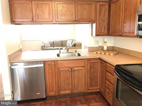 8135 Tower Bridge Dr, Pasadena, MD 21122 photo 5