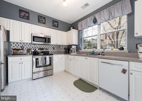 1122 Cranston Ct, Crofton, MD 21114 photo 3