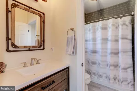 Bath - 3621 Edgemont St, Edgewater, MD 21037 photo 5 of 7