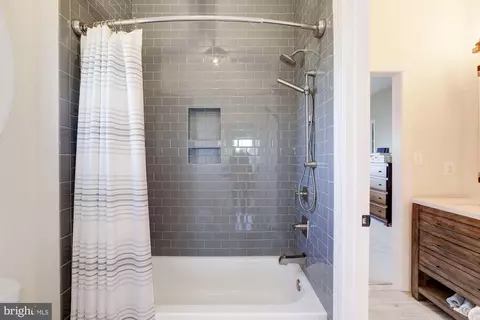 Bath - 3621 Edgemont St, Edgewater, MD 21037 photo 6 of 7