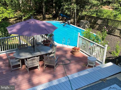 184 Oak Dr, Pasadena, MD 21122 photo 2