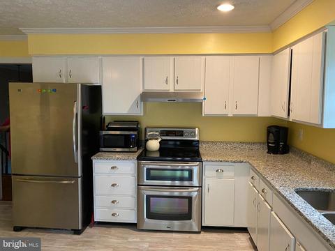 184 Oak Dr, Pasadena, MD 21122 photo 5