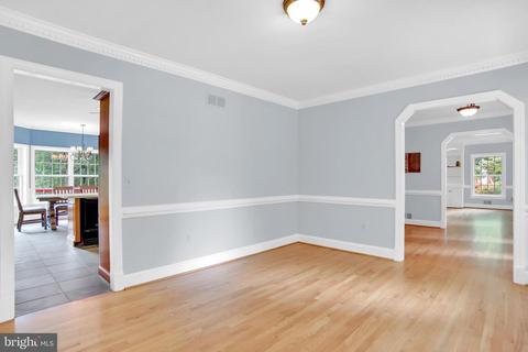 5207 Grenock Dr, Lothian, MD 20711 photo 4