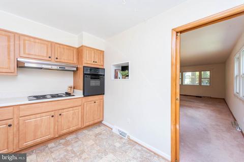 1909 Hilltop Rd, Pasadena, MD 21122 photo 11
