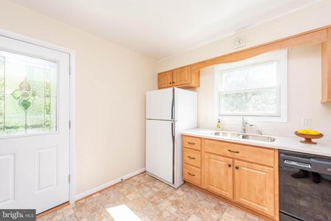 1909 Hilltop Rd, Pasadena, MD 21122 photo 15