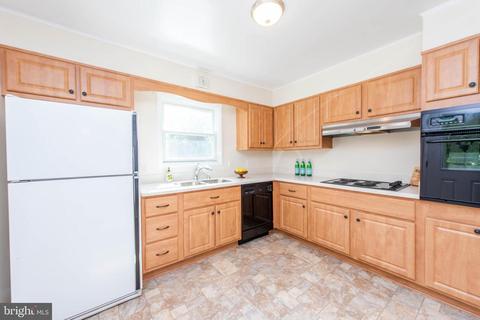 1909 Hilltop Rd, Pasadena, MD 21122 photo 13