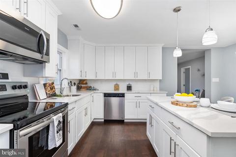 897 Woods Rd, Pasadena, MD 21122 photo 9