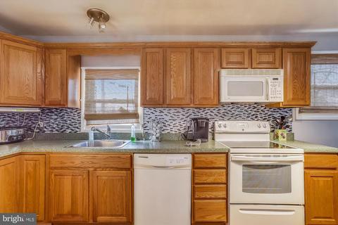 340 Eagle Hbr S, Laurel, MD 20724 photo 8