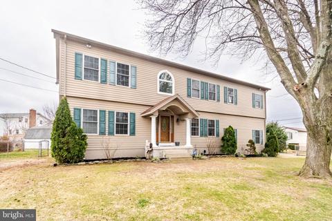 8418 Geneva Rd, Pasadena, MD 21122 photo 2