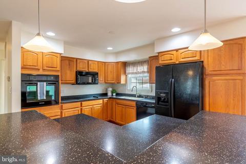 8418 Geneva Rd, Pasadena, MD 21122 photo 6