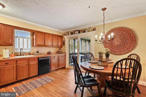 194 Oak Dr, Pasadena, MD 21122 photo 7