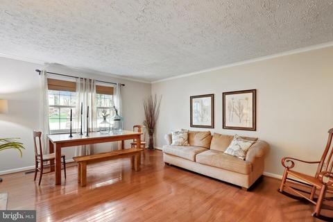 194 Oak Dr, Pasadena, MD 21122 photo 4