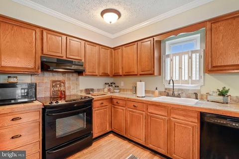 194 Oak Dr, Pasadena, MD 21122 photo 8