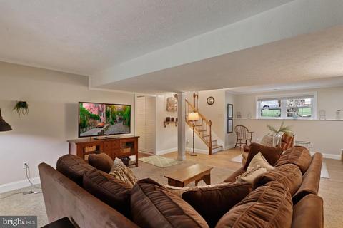194 Oak Dr, Pasadena, MD 21122 photo 28
