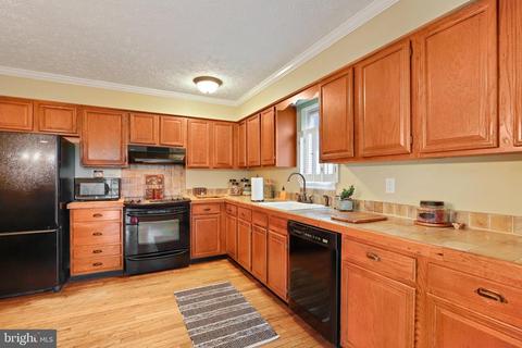 194 Oak Dr, Pasadena, MD 21122 photo 10