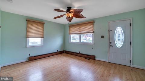 223 Dale Rd, Pasadena, MD 21122 photo 2