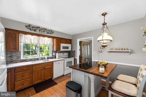 1679 Thorpe Rd, Pasadena, MD 21122 photo 11