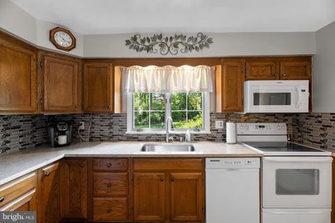 1679 Thorpe Rd, Pasadena, MD 21122 photo 10